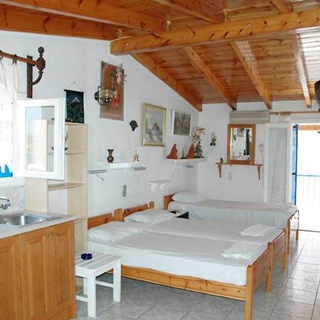 Nikos Rooms And Studios Poros Town Exterior foto