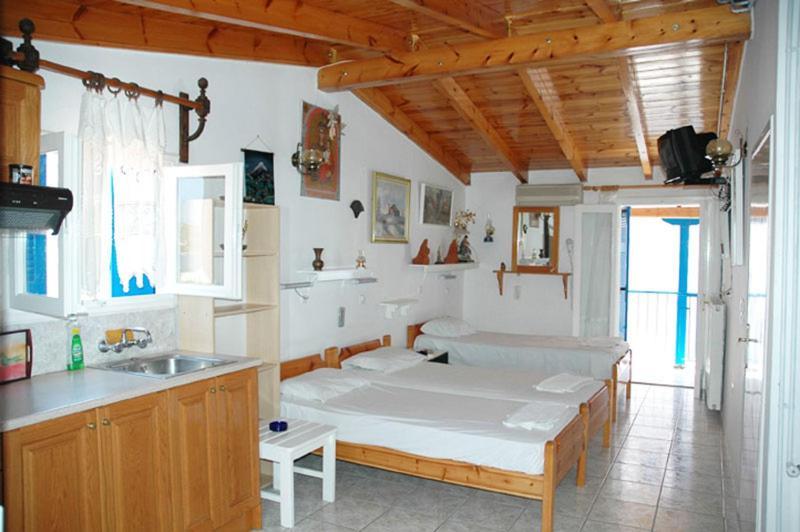 Nikos Rooms And Studios Poros Town Exterior foto